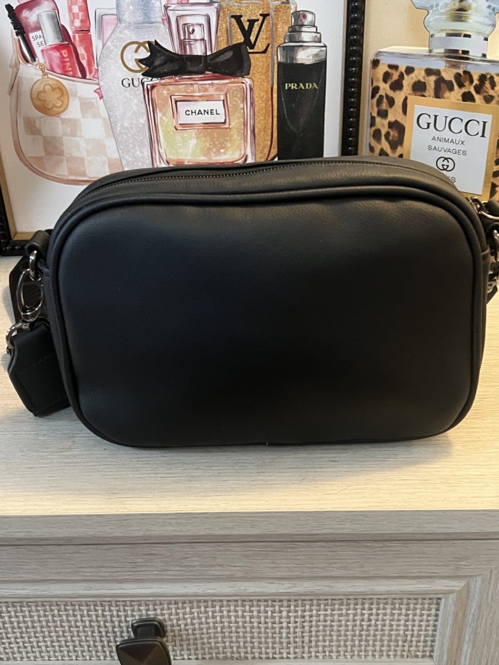 Luv Betsey Black & White Snakeskin Star Camera Bag NWT - Picture 4 of 6